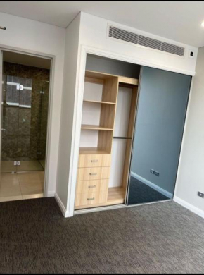 Comfort Living - 3 Bedroom sleeps 6 , parking, pool, other amenities - Near Showgrounds, NO PARTIES